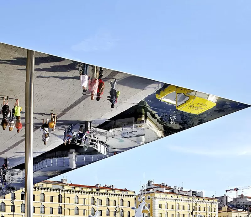 Mirror finished stainless steel ceiling