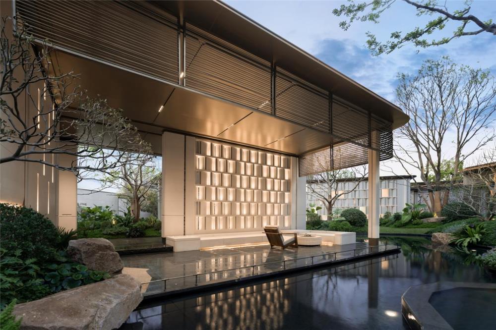 Foshan Xinmao Stainless Steel creates customized metal solutions for Longhu Central View Song high-end project.